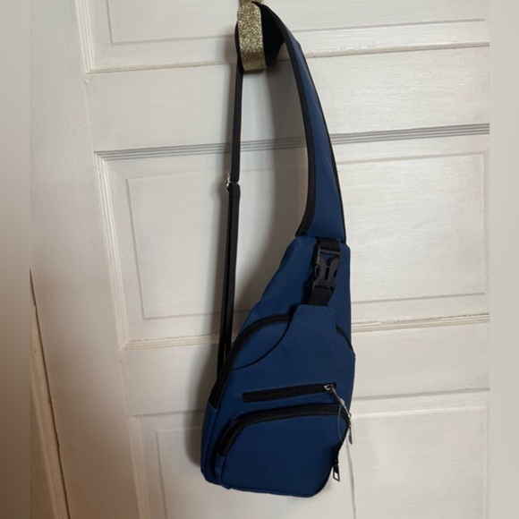Navy Blue Sling Backpack‎ Crossbody Bag with Multiple Zippered Compartments NWT - Picture 1 of 7
